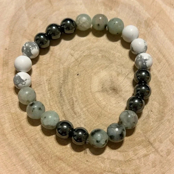 Handmade 🥝 Kiwi jasper + Hematite + Howlite Crystal beaded bracelet 🥝 - Picture 3 of 4